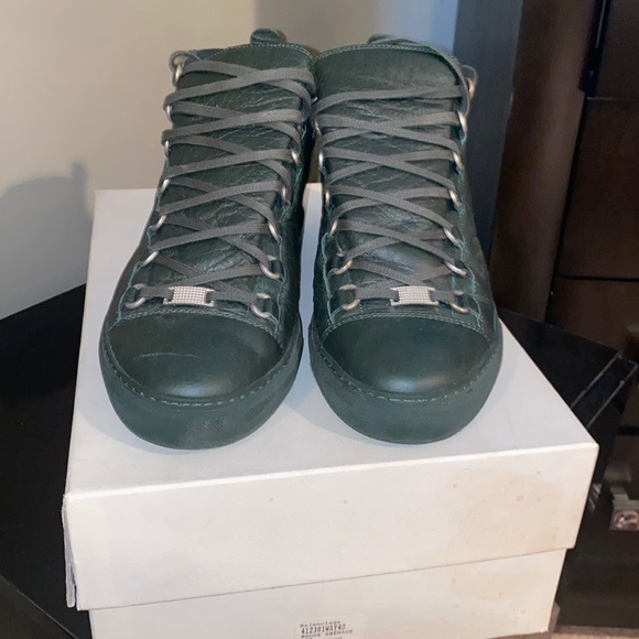 Balenciaga - Picture 1 of 4